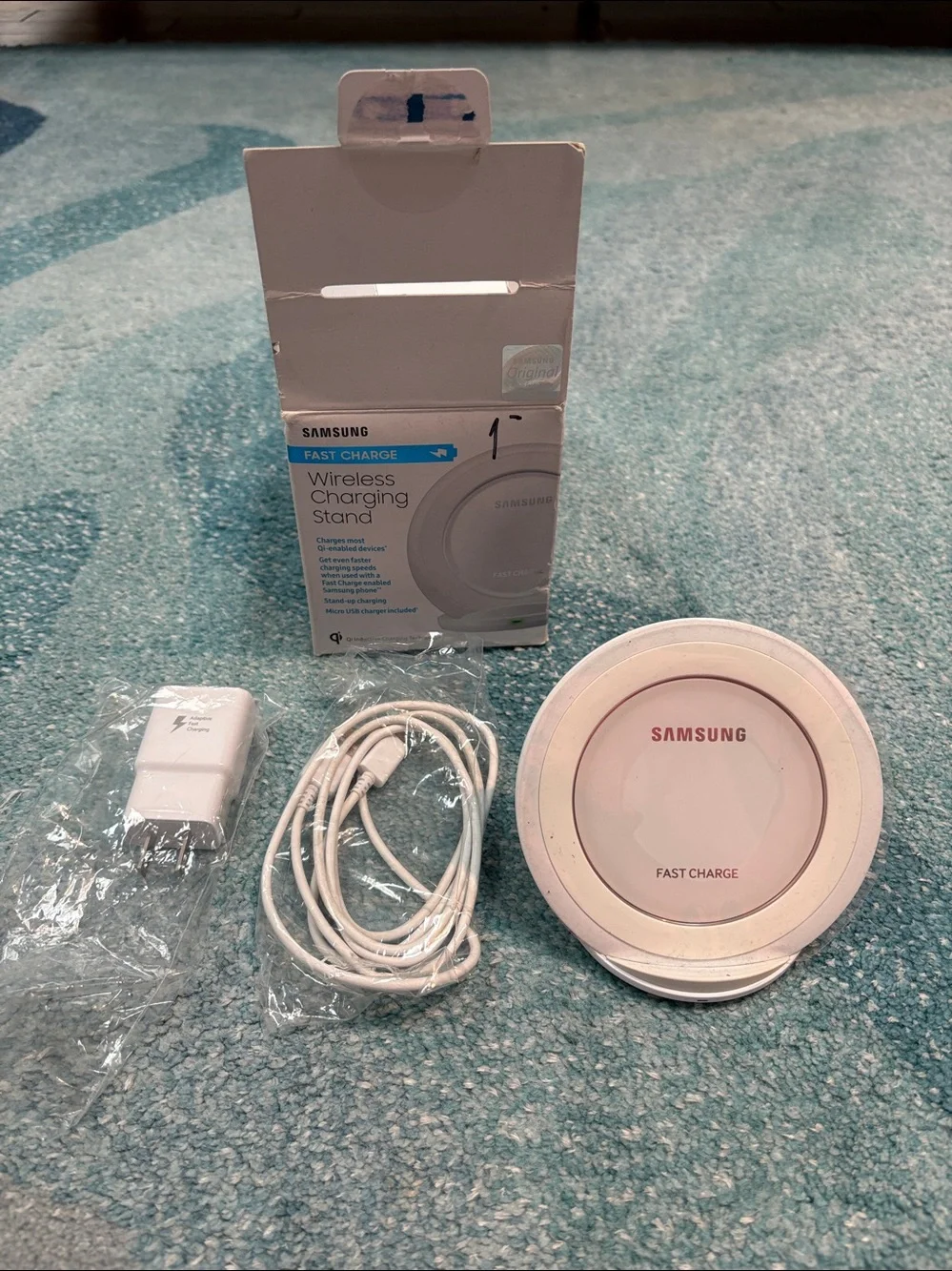Samsung Fast Charge Wireless Charging Stand.